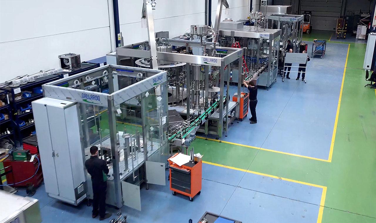 defensa de máquinas de metacrilato para seguridad industrial en la fábrica Gallardo